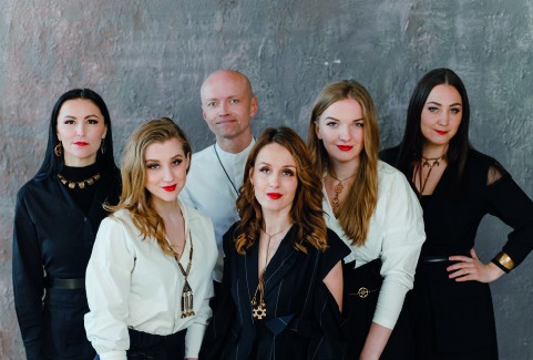 Izrādes "SNIEGums. LATVIAN VOICES UN KASPARS ZEMĪTIS" attels