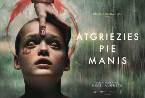 Izrādes "KINO/ATGRIEZIES PIE MANIS" attels
