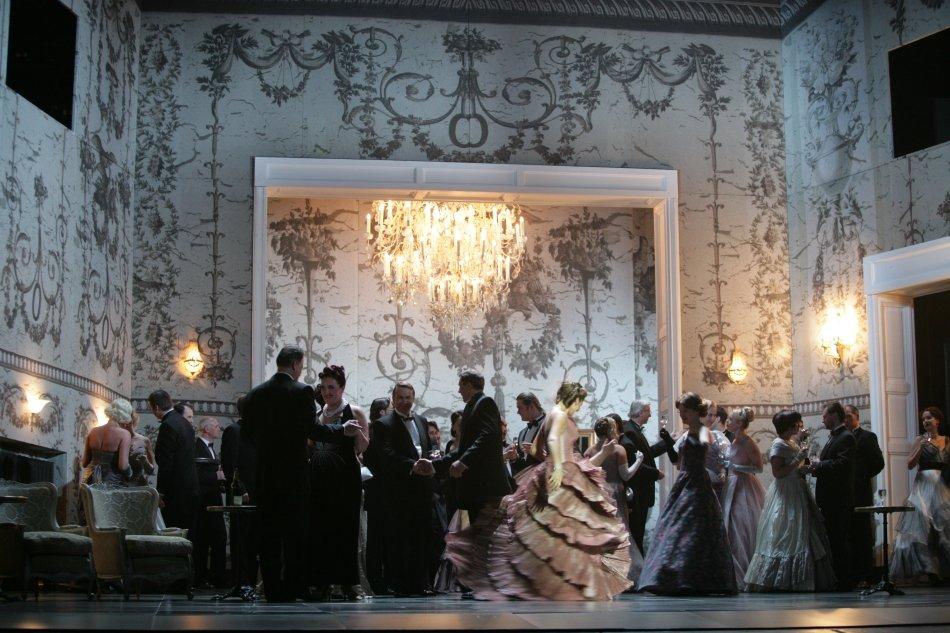 Izrādes "TRAVIATA" attels