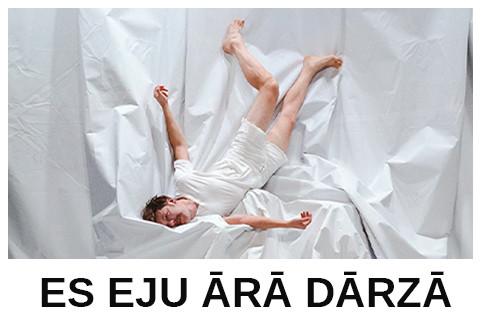 Izrādes "ES EJU ĀRĀ DĀRZĀ" attels