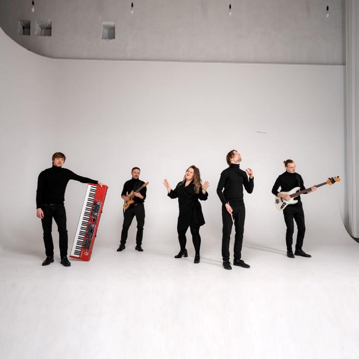 Galerijas bilde 1: KRISTĪNE PRAULIŅA, LATVIJAS RADIO BIGBENDS UN REMIX HITI