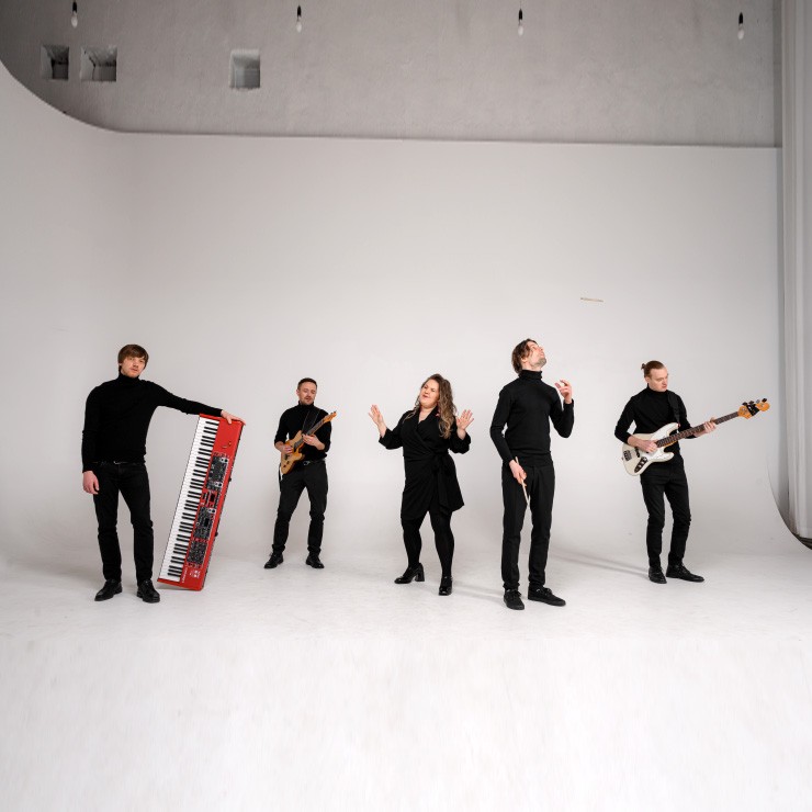 Galerijas bilde 1: KRISTĪNE PRAULIŅA, LATVIJAS RADIO BIGBENDS UN REMIX HITI