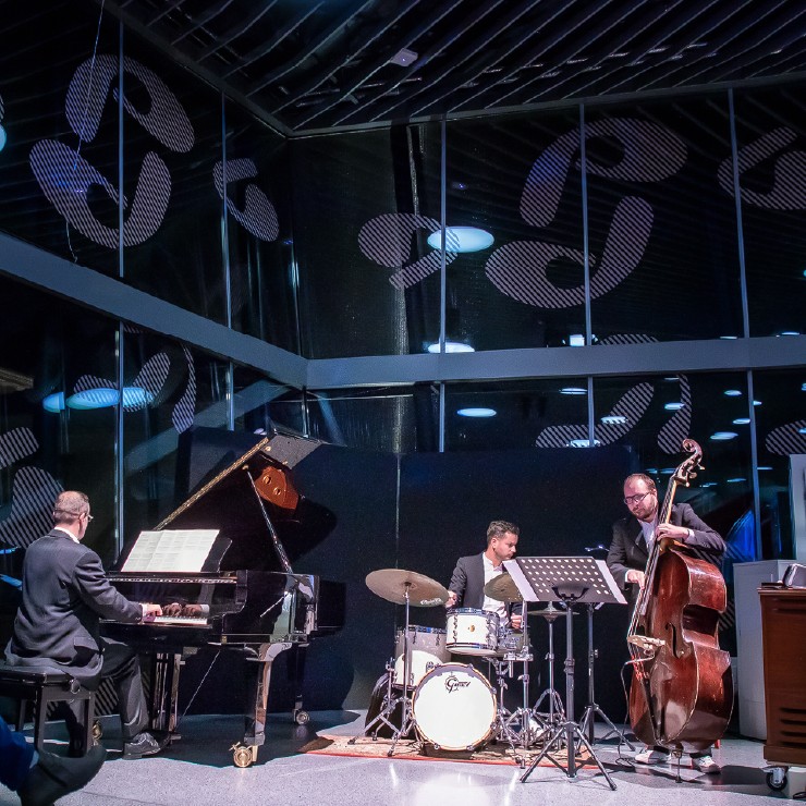 Izrādes "ORGANismi | JAZZ. SPORS. BACH. Trio Sonatas" attels