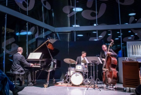 Izrādes "ORGANismi | JAZZ. SPORS. BACH. Trio Sonatas" attels