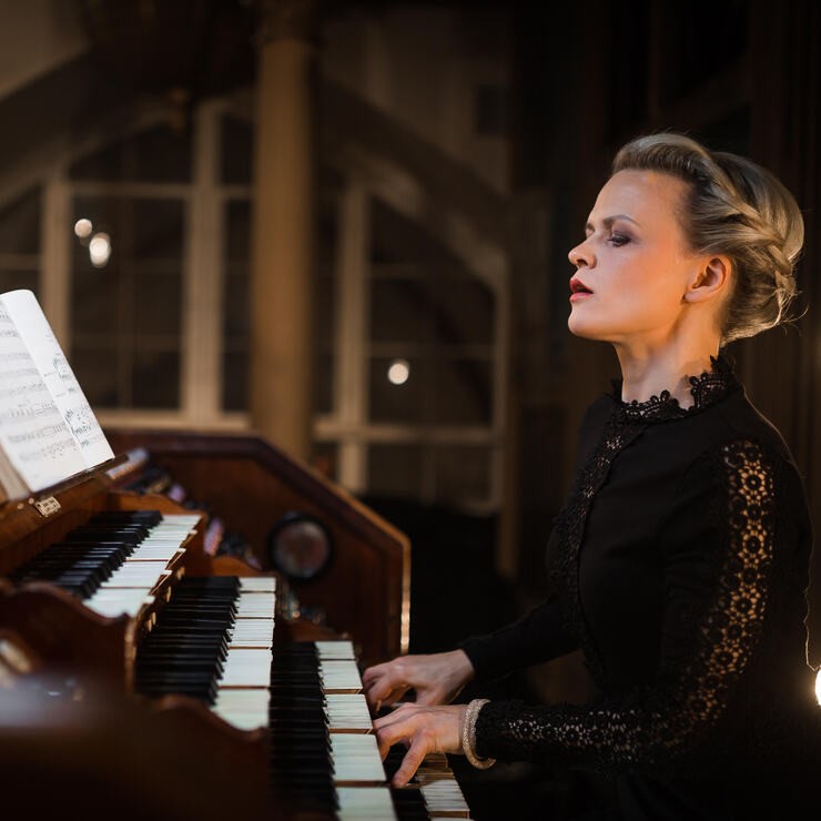 Image of the event "IVETAS APKALNAS SOLOKONCERTS RĪGAS DOMĀ"
