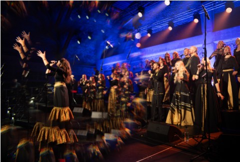 Изображение спектакля "ZIEMASSVĒTKU KONCERTS. Rīgas gospelkoris un Kristīne Prauliņa"