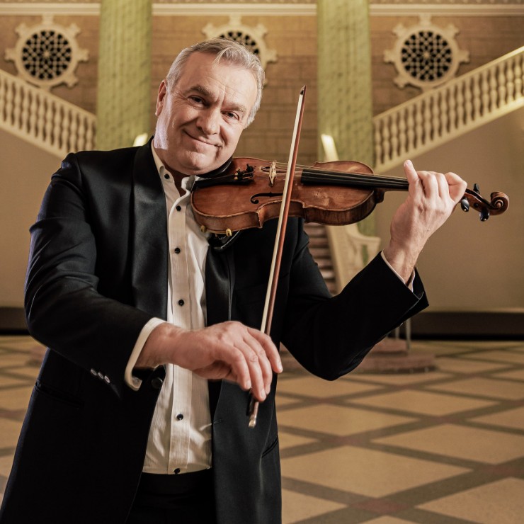 Izrādes "Ziemassvētku festivāls. Raimonds Ozols un draugi. Vecgada koncerts" attels