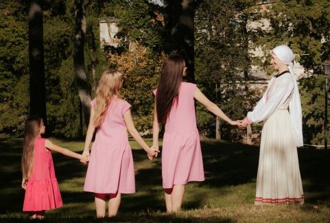 Izrādes "TDK "Randiņš" 25. jubilejas deju uzvedums ROTĀ, SAULE, MANU DIENU" attels