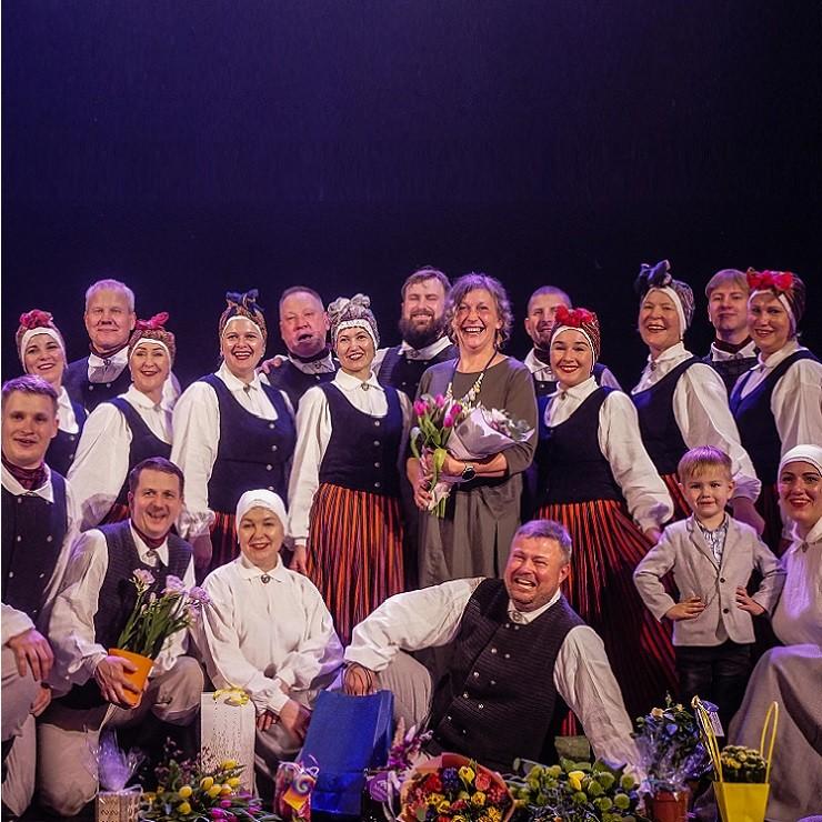 Izrādes "Mēs ciemiņus gaidīdami | Deju kolektīva KVĒLE 55 gadu jubilejas koncerts" attels