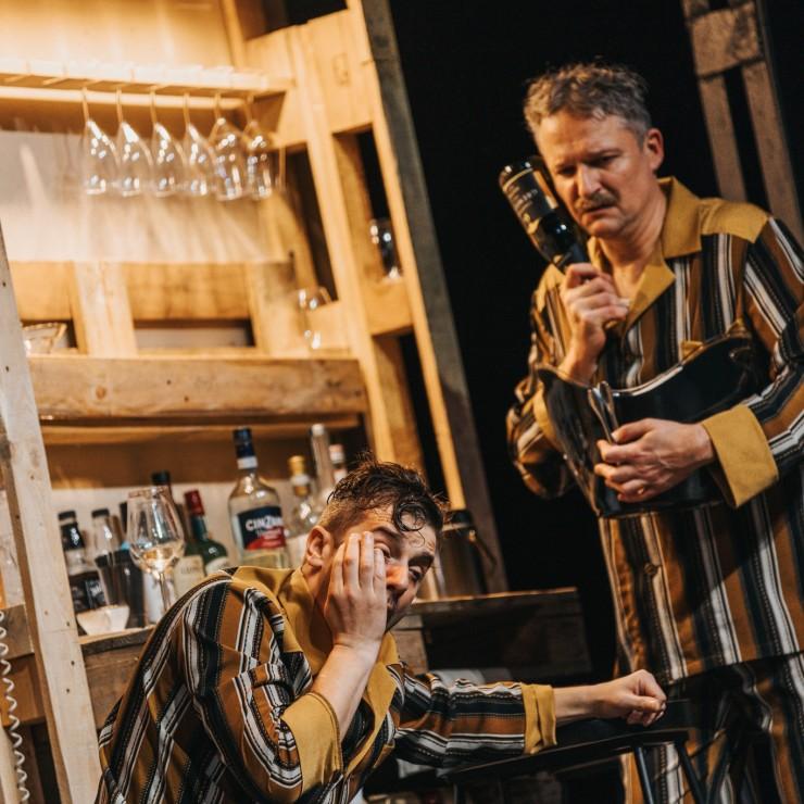 Gallery image 3: Pikantu pavērsienu komēdija "Pidžama sešiem"