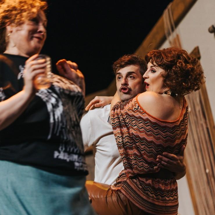 Gallery image 2: Pikantu pavērsienu komēdija "Pidžama sešiem"