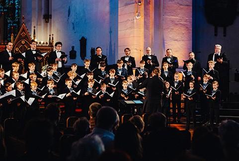 Izrādes "Rīgas Doma zēnu korim 75" attels