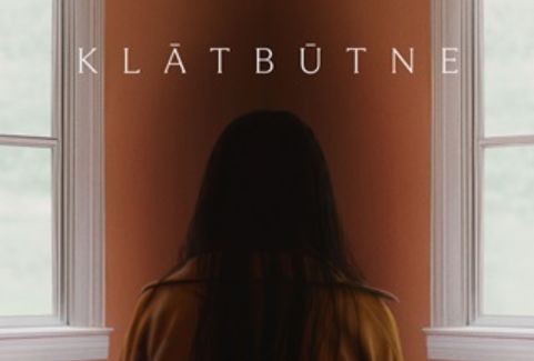 Izrādes "Kinoseanss / KLĀTBŪTNE" attels