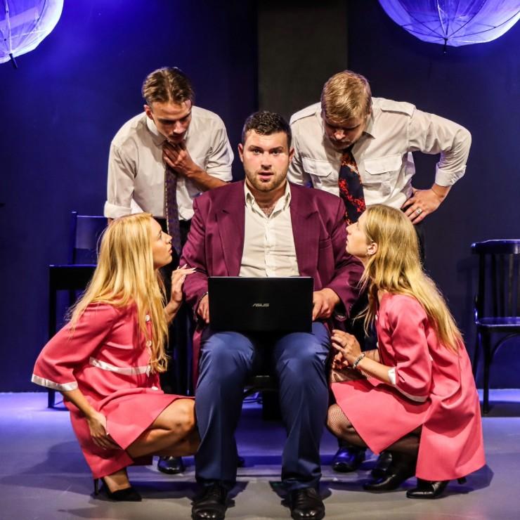 Izrādes "TEĀTRA KARUSELIS | Teatrāla koncertprogramma" attels