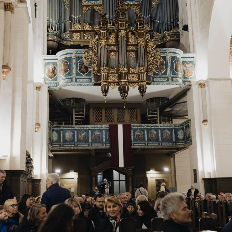 Gallery image 5: BAHS. DUBRA. DEBISĪ. Ciklā VASARAS KLASIKA. Orķestris “Rīga” un Valdis Butāns