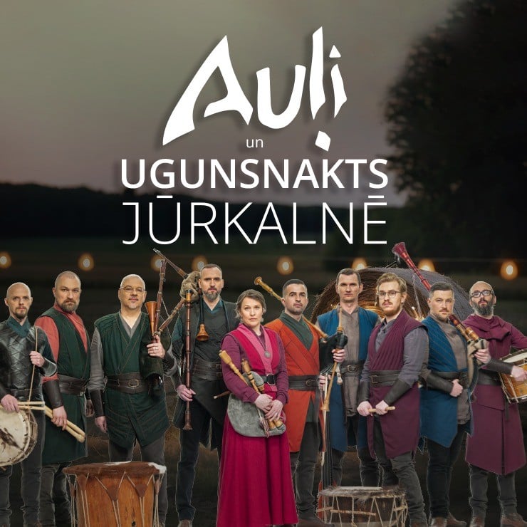 Izrādes "UGUNSNAKTS JŪRKALNĒ – Auļi, liesmas un dziesmas pie jūras" attels