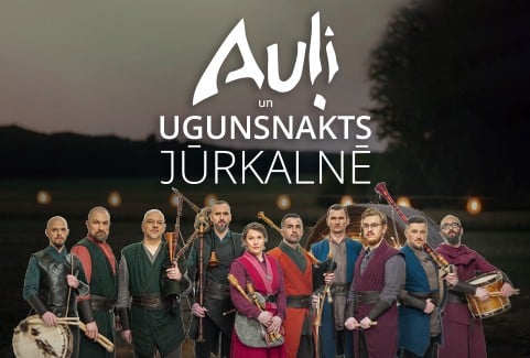 Izrādes "UGUNSNAKTS JŪRKALNĒ – Auļi, liesmas un dziesmas pie jūras" attels