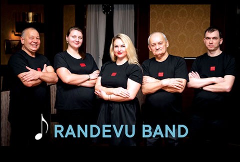 Izrādes "SVEČU GAISMĀ | Atpūtas vakars kopā ar RANDEVU BAND" attels