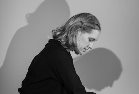 Izrādes "Dejas māja / laikmetīgās dejas izrāde “PAVEDIENI”" attels