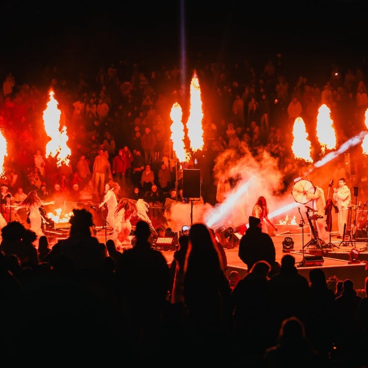 Galerijas bilde 2: Tautumeitas: Rītausmas koncertrituāls Sveikuļu kalnā