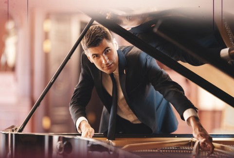 Izrādes "Pianists Vestards Šimkus | VISSKAISTĀKĀ NAKTS. Virtuozo transkripciju spožums" attels