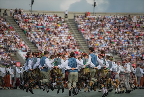 Izrādes "Dokumentālā filma “Laimes dārzā”" attels