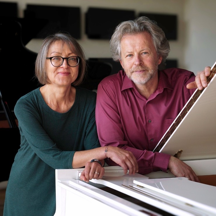 Izrādes "Čurļonis. Japāņu rezonanse. Pianisti Roks Zubovs un Sonata Zuboviene (Duo Zubovas, Lietuva)" attels