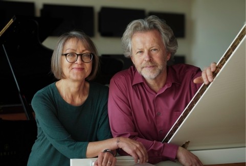 Izrādes "Čurļonis. Japāņu rezonanse. Pianisti Roks Zubovs un Sonata Zuboviene (Duo Zubovas, Lietuva)" attels