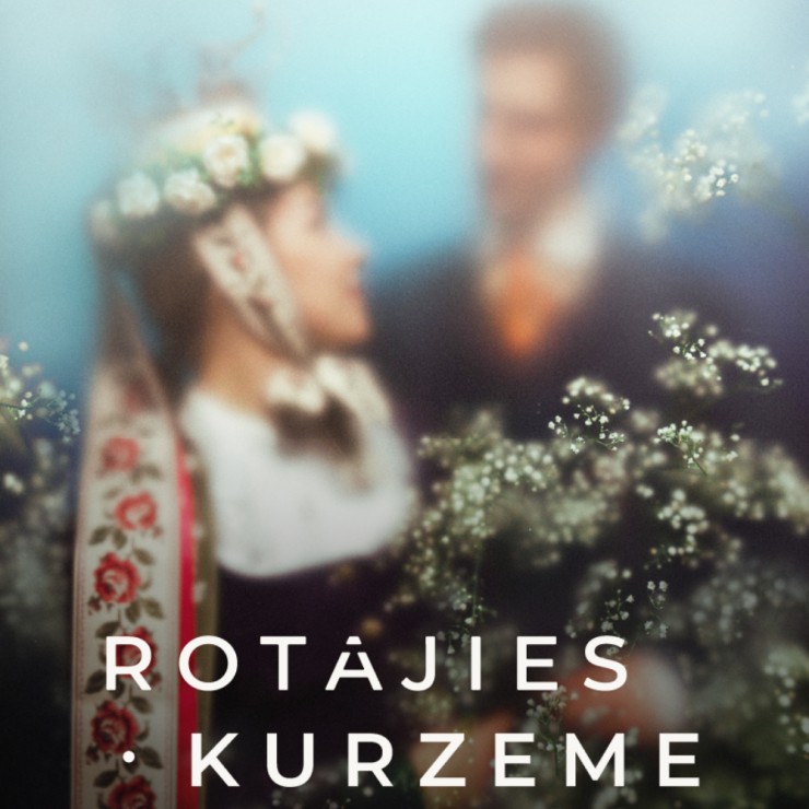 Izrādes "Rotājies, Kurzeme!" attels