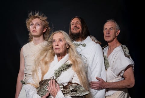 Izrādes "Vecajo kults | Dirty Deal Teatro viesizrāde" attels