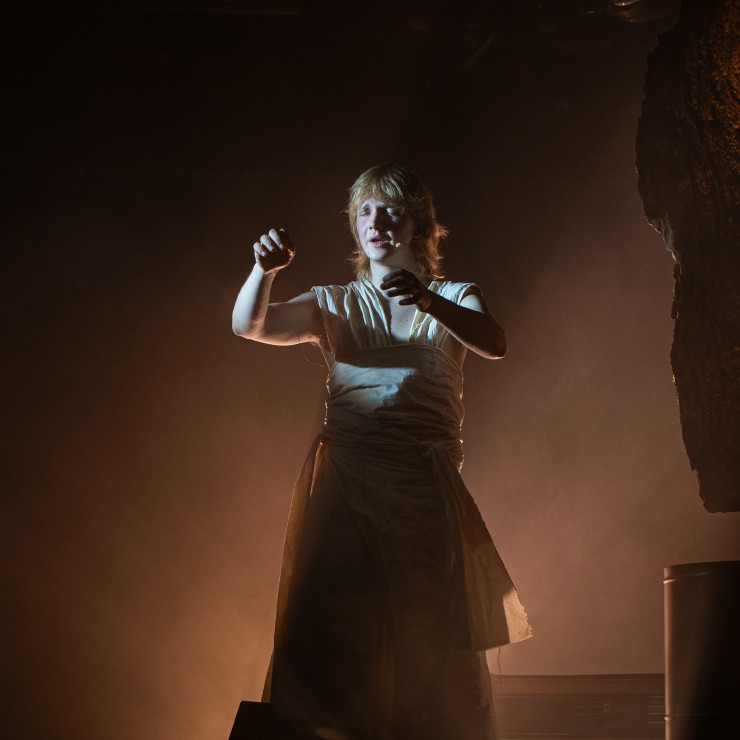 Galerijas bilde 1: Vecajo kults | Dirty Deal Teatro viesizrāde