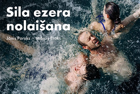 Izrādes "Sila ezera nolaišana" attels