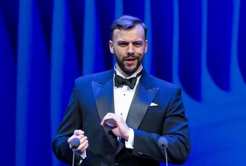 Izrādes "Svētku koncerts Latvijas Valsts svētku noskaņās. Pianists Māris Žagars un solists Edgars Ošleja" attels
