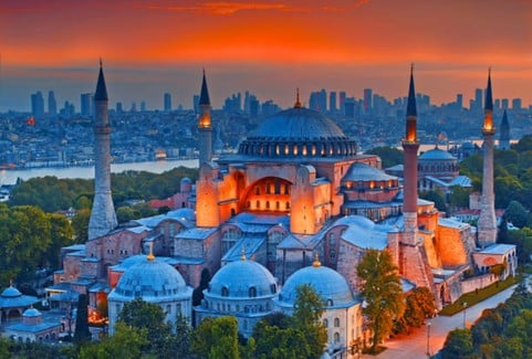 Izrādes "Tiešsaistes lekcija "Hagia Sophia Osmaņu laikmetā", lekciju cikls "Hagia Sophia: Debesu un Zemes mājvieta"" attels