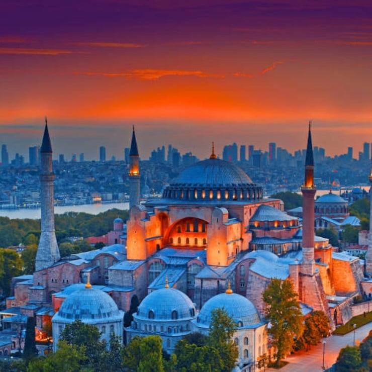 Izrādes "Tiešsaistes lekcija "Hagia Sophia Osmaņu laikmetā", lekciju cikls "Hagia Sophia: Debesu un Zemes mājvieta"" attels