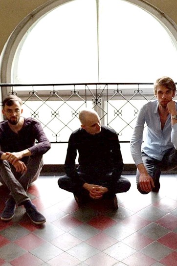 Meklēšanas rezultāta izrādes "ZĪMĒJUMS. Trio Elpo spēlē Ivanovu" attels