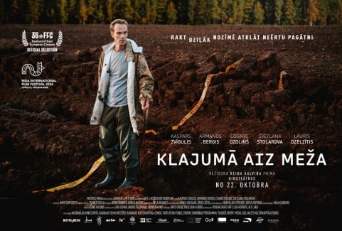 Izrādes "Spēlfilma KLAJUMĀ AIZ MEŽA" attels
