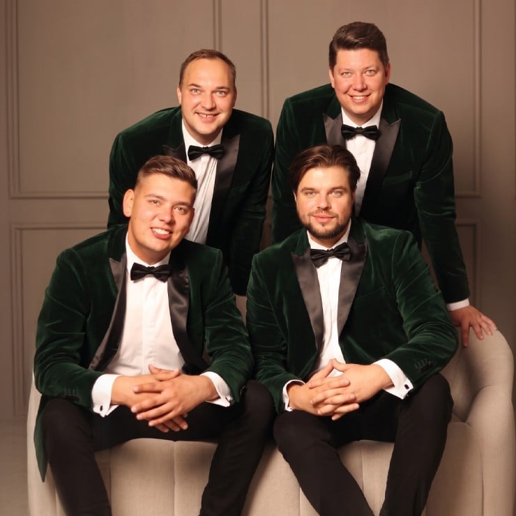 Изображение спектакля "PRIECĪGĀKIE ZIEMASSVĒTKI. Grupa BARITONI un Rēzeknes bigbends"