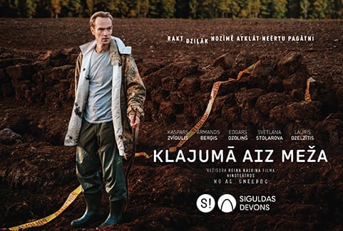 Изображение спектакля "Filma "Klajumā aiz meža""